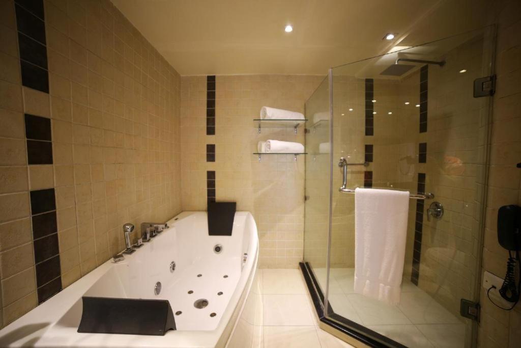 Park Lane Hotel Lahore Extérieur photo