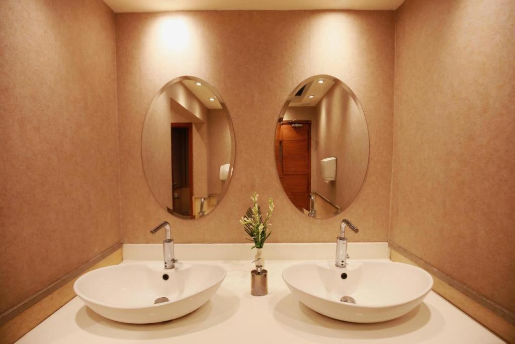 Park Lane Hotel Lahore Extérieur photo